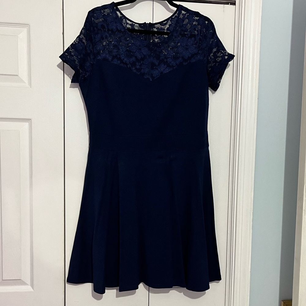 Semi formal Navy Blue dress, A Line fit, lace sweetheart top EUC